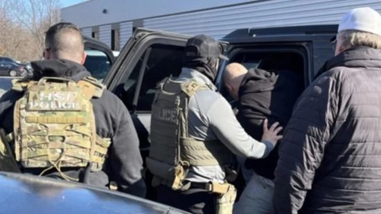 Ley de California obliga a agentes a identificarse