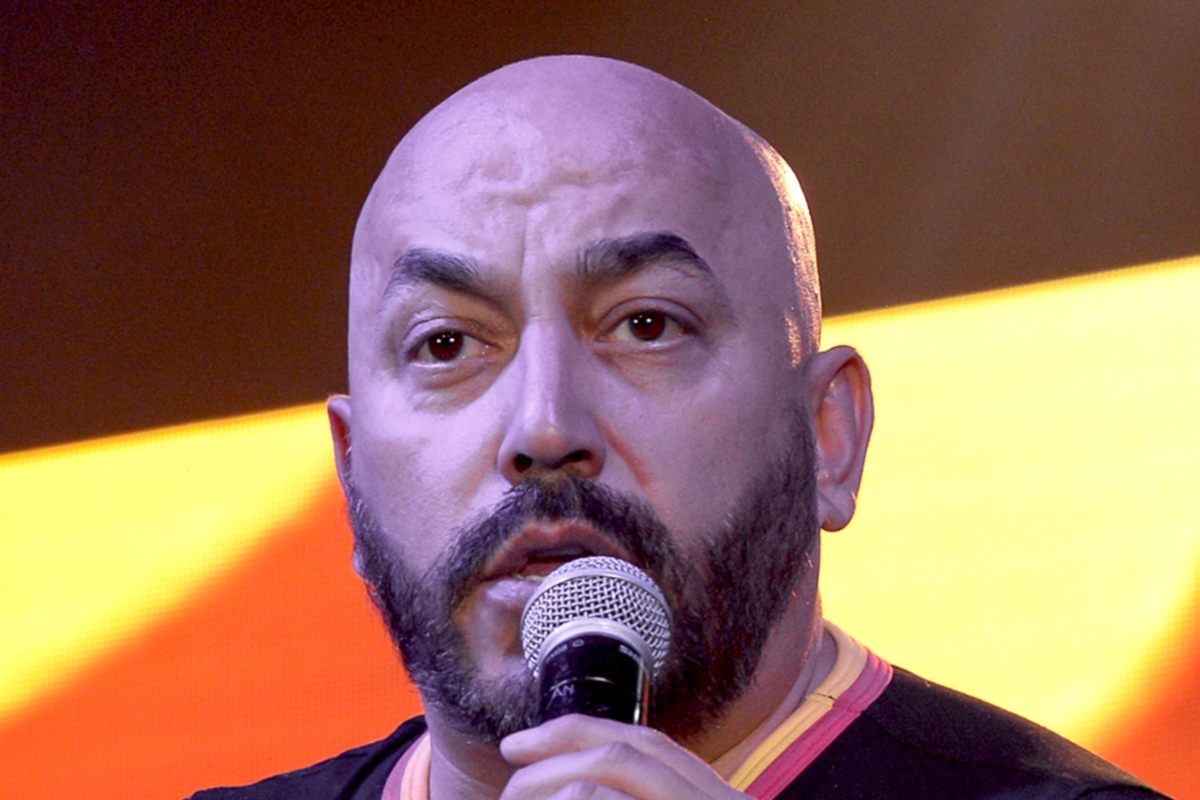 Lupillo Rivera y su libro Tragos Amargos, Lupillo Rivera Opens Up in Tragos Amargos and Talks About Belinda and Jenni Rivera