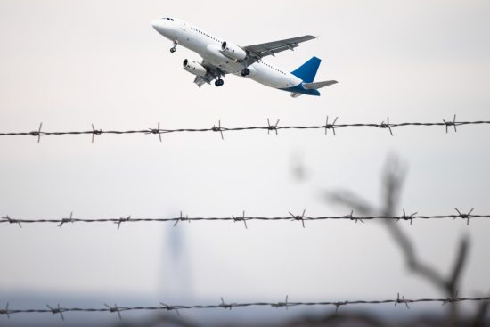 Argentinos deportados de EE.UU. llegarán a Buenos Aires en un vuelo especial, en medio del hermetismo del Gobierno de Javier Milei