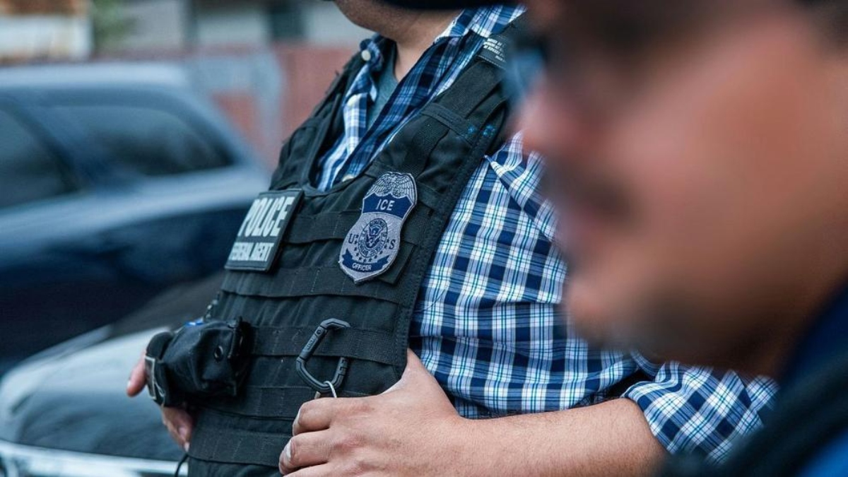 ICE realiza violento arresto de familia, ICE agents pointing guns at family in Colorado incident