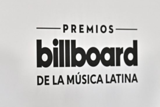 Emiliano Aguilar contra los Latin Billboard