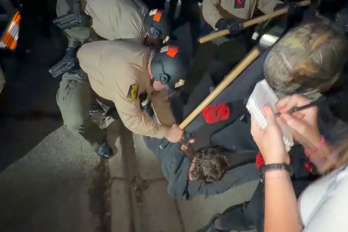 ICE, migratorias, Illinois, Arrests and Tension During ICE Protest in Illinois