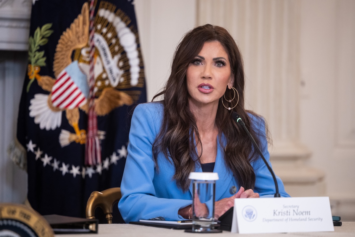 Confusión de Kristi Noem con inmigrante detenido, Kristi Noem immigrant incident sparks controversy
