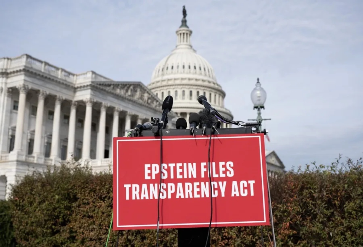 Aprueban ley para divulgar documentos del caso Jeffrey Epstein