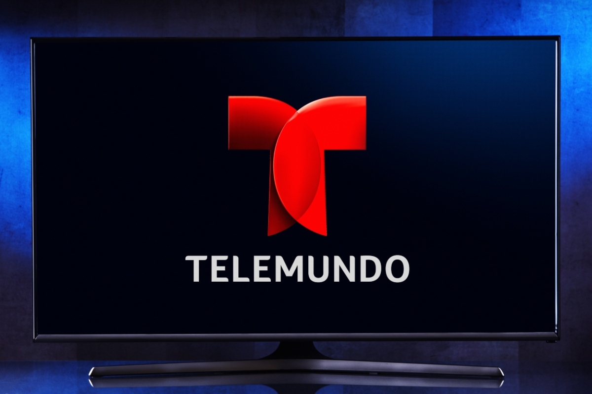Conductora de Telemundo muestra enfermedad, Telemundo host vitiligo story