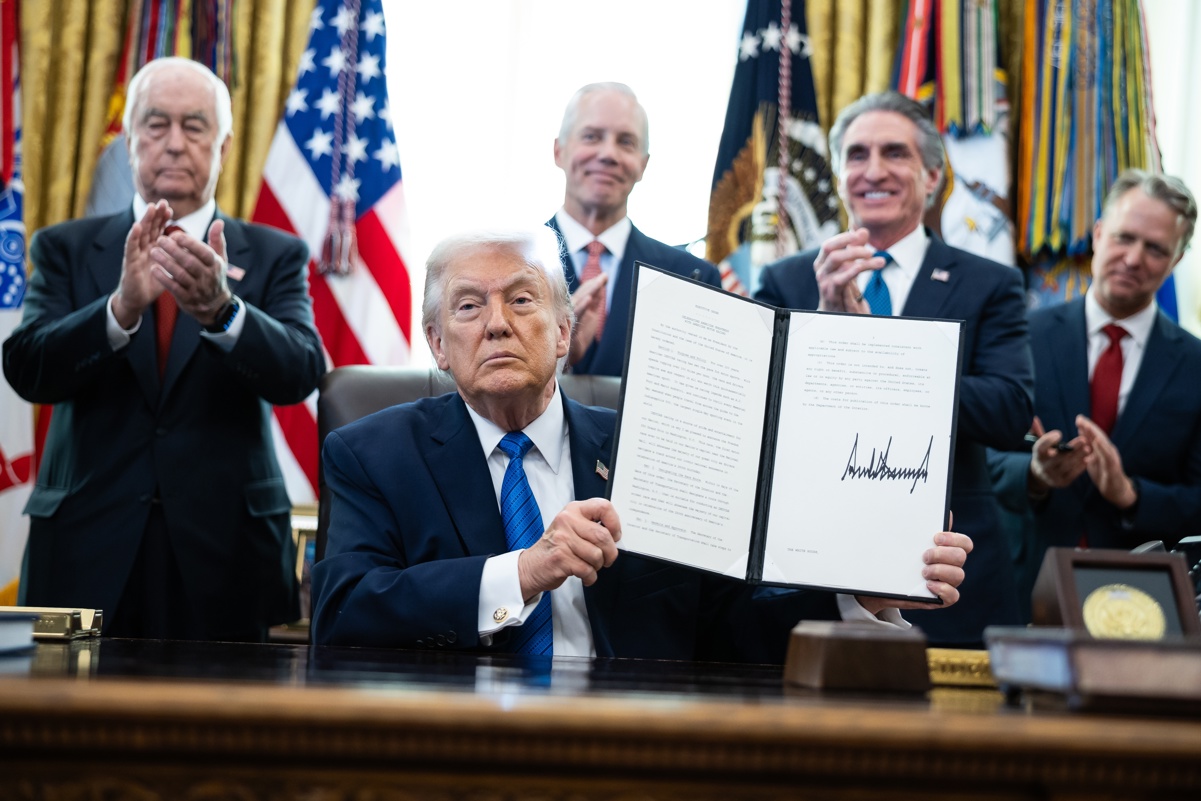 Trump revela un despliegue militar mayor rumbo a Irán