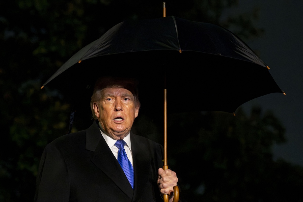 Demanda contra Trump por fondos sociales