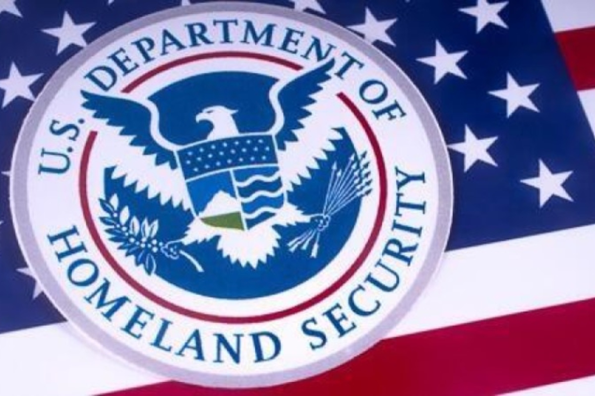 DHS desmiente a Kristi Noem