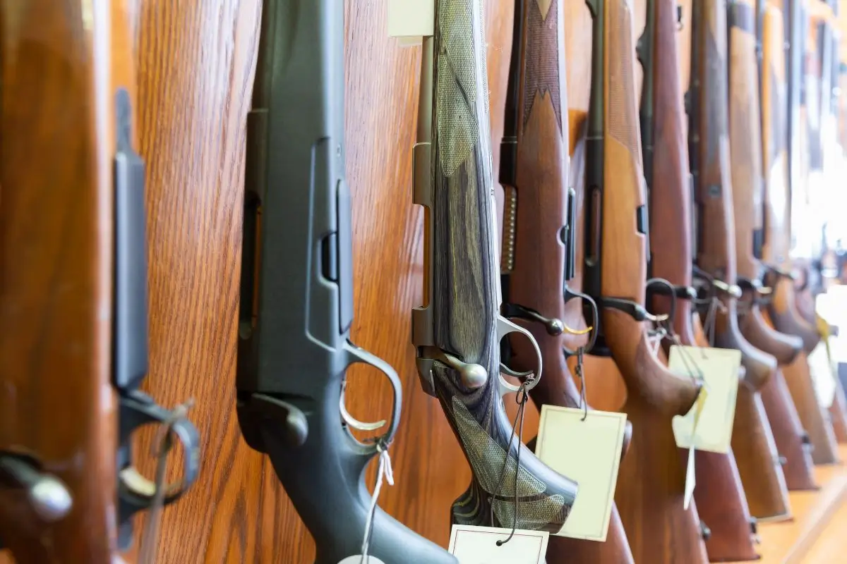 edad mínima para comprar armas