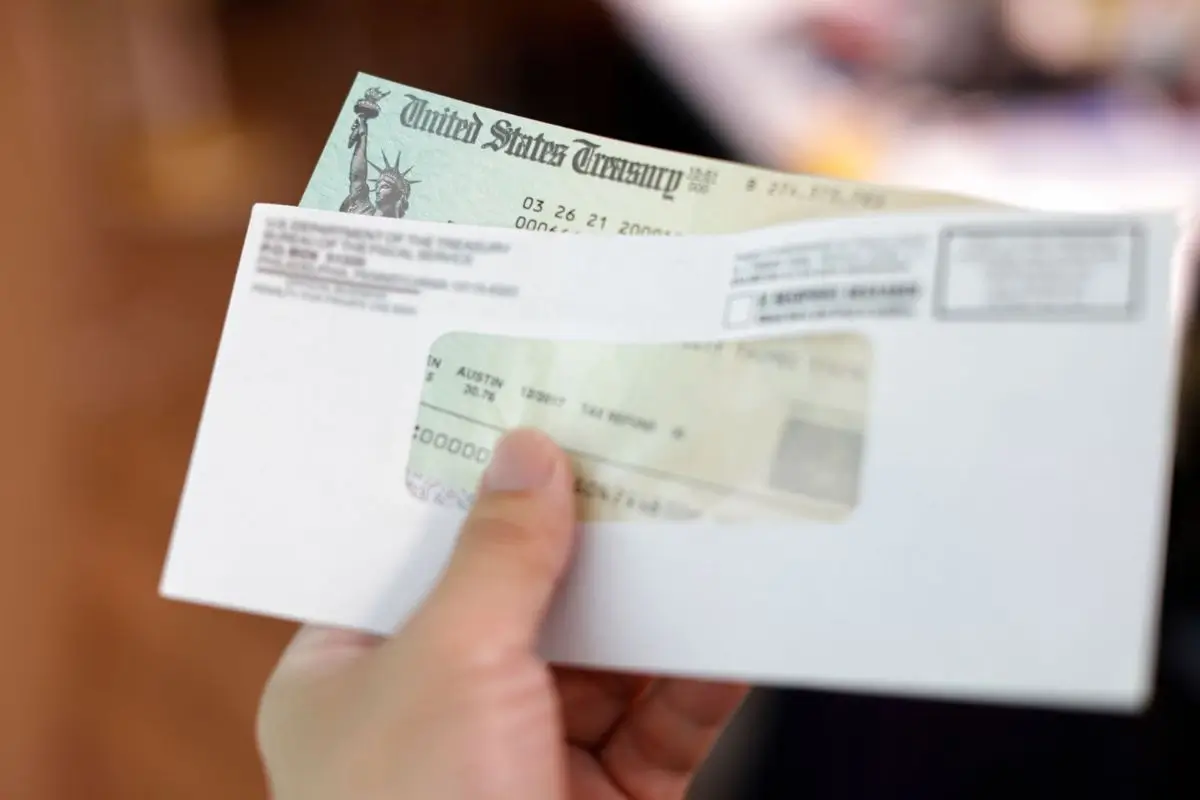 programas de ayuda económica, State refund checks and financial assistance 2026