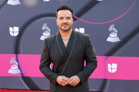 Luis Fonsi critica a ICE