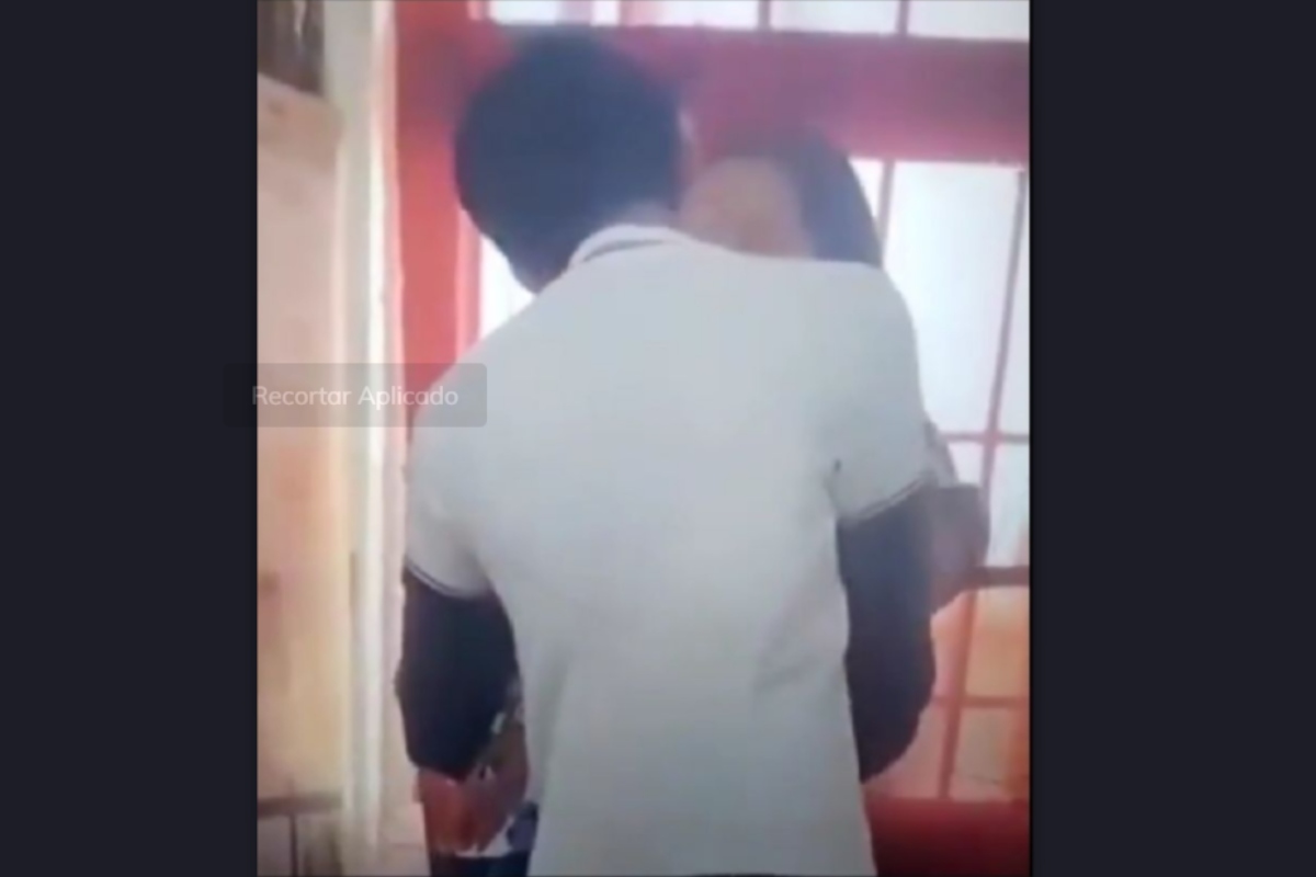 Maestra besa a alumno, Video, Tabasco MundoNOW